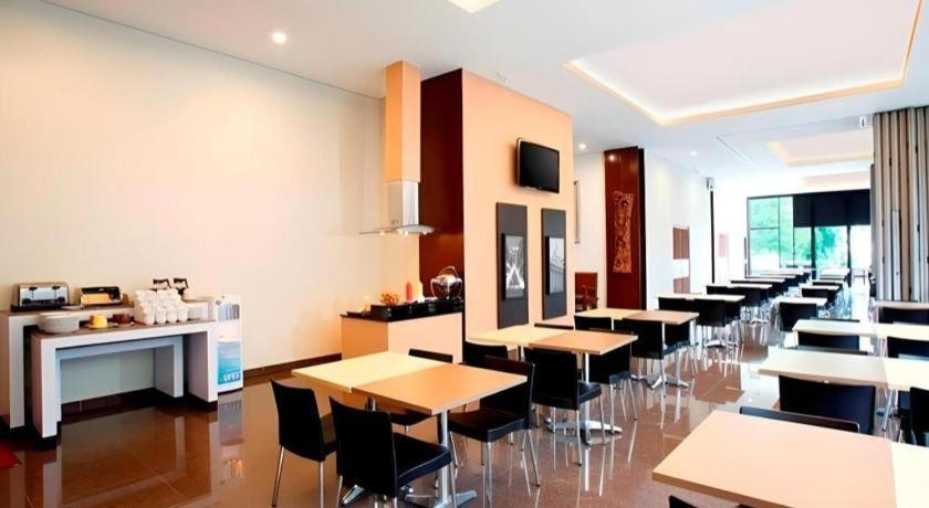 Amaris Hotel Pasar Baru Yakarta Exterior foto
